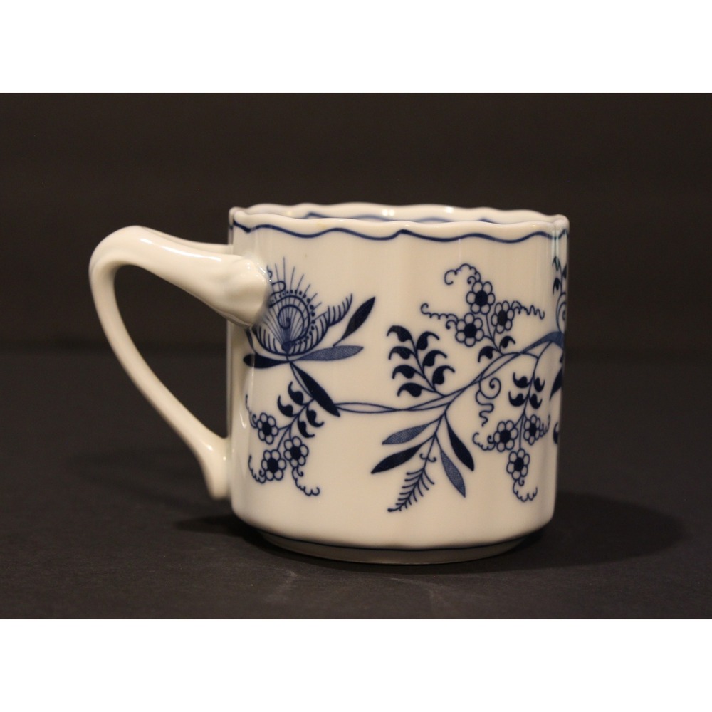 Blue Danube Japan Blue Onion-Mug/Coffee Cup 3 1/8" Porcelain Dinnerware VTG